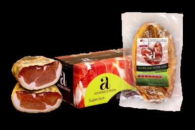 SUPER HAM Unique in the market. Ham of high performance with slices identical ideal for presentations.total exploitation of the workpiece. Low in salt. Available in several formats: 1 piece, 1/2 part , 1/8 part and slices of 50, 70, 100 and 500 grs.