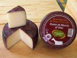 Variedades de nuestros Quesos de cabra: caciotta, queso de Murcia al vino y curado D.O.P., tierno, semicurado y rulo.